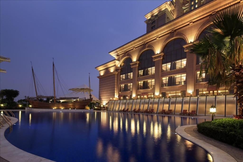 Sovereign Hotel Zhanjiang Extérieur photo